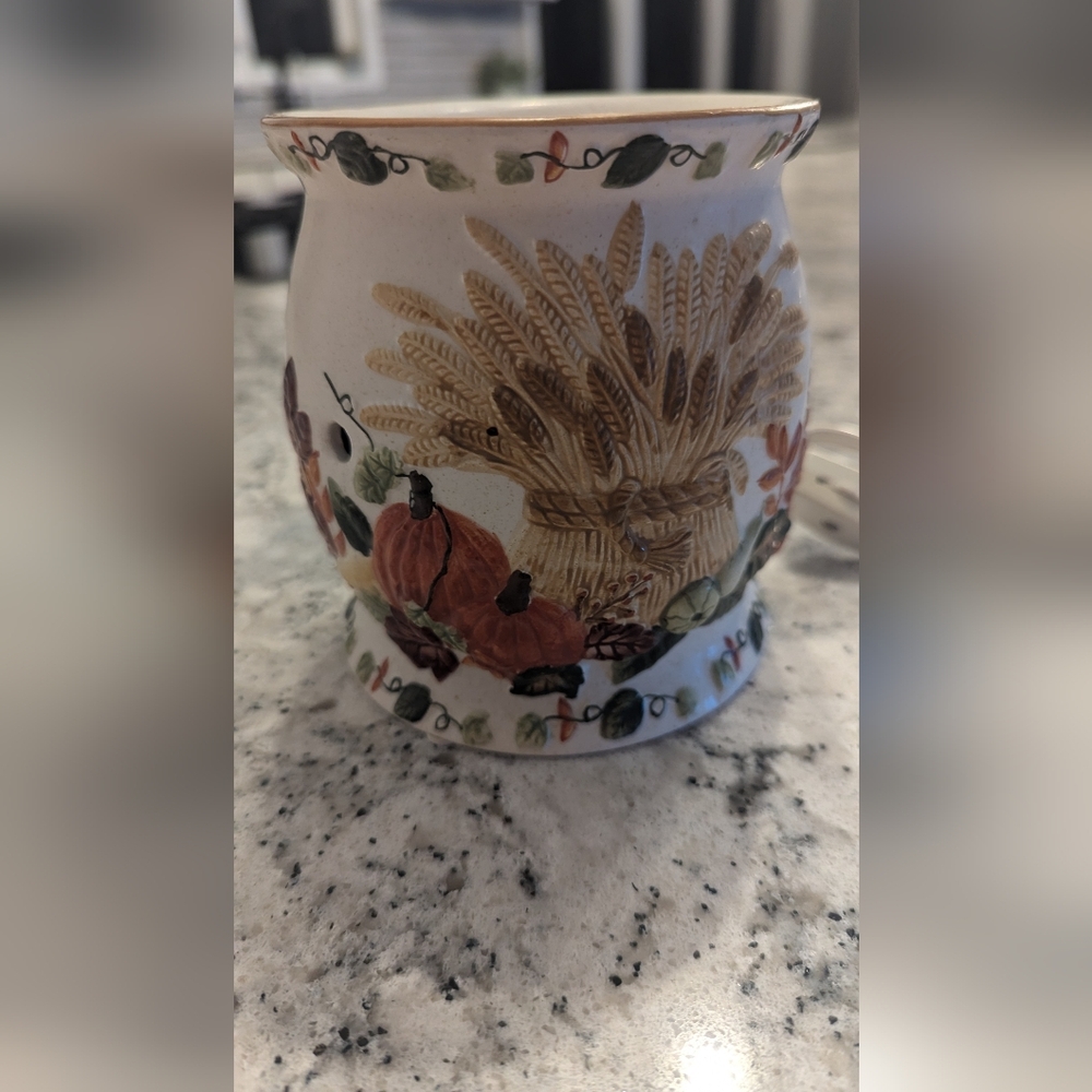 Yankee Candle Fall/Thanksgiving Electric Tart Wax warmer Fall Harvest - retired.